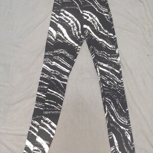 PINK Victoria's Secret Black and White Leggings
